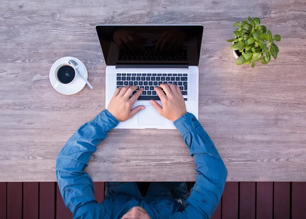 Outsourcing IT dla średniej firmy
